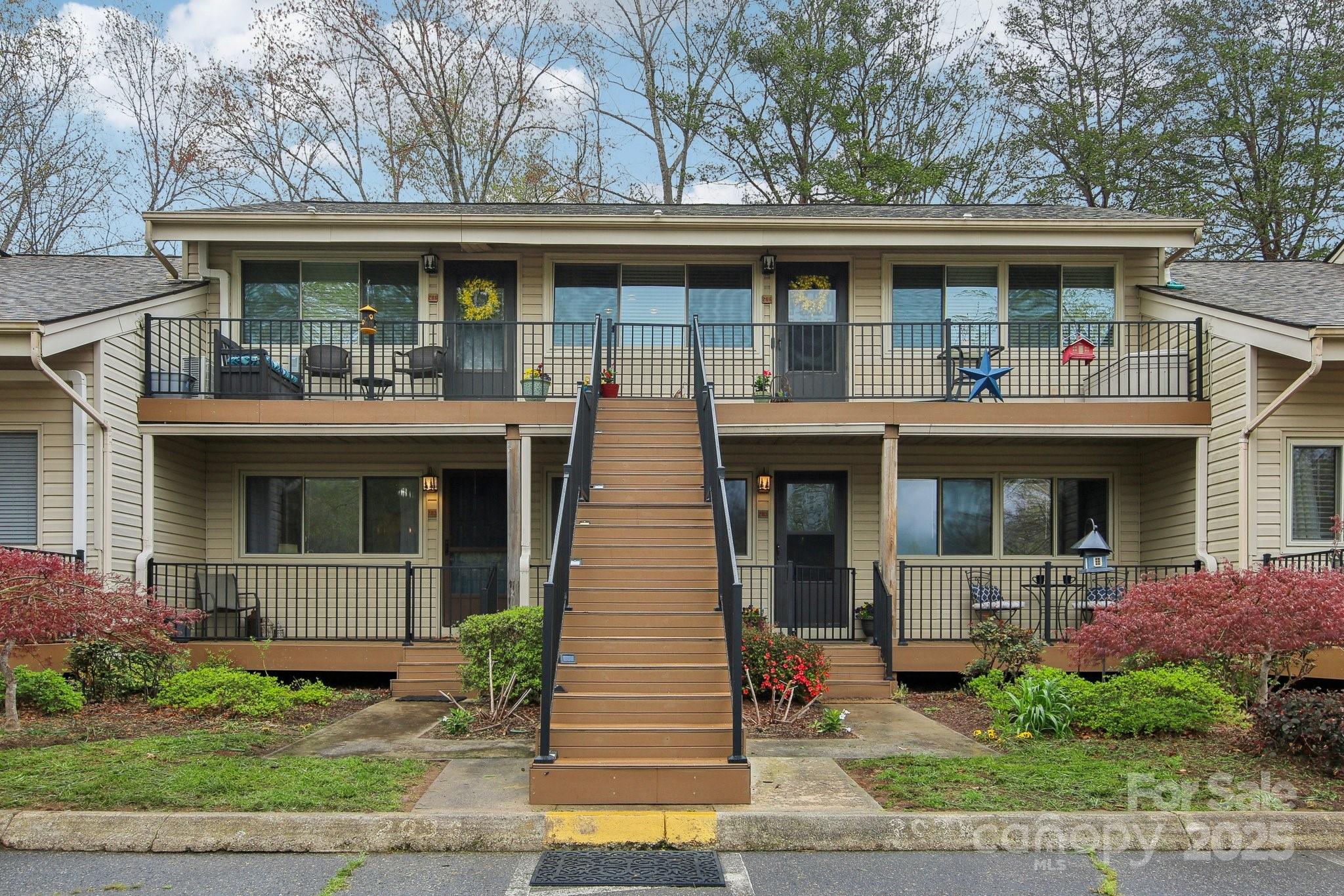 118 West Lake Drive N 203