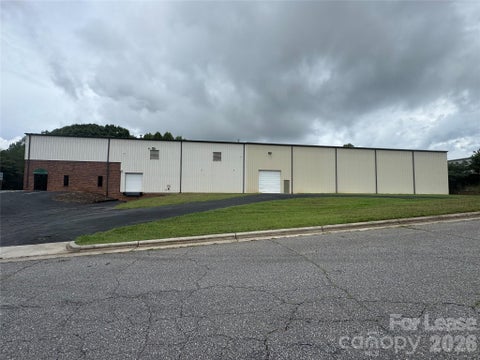 Photo of 645 11TH Avenue Boulevard SE, Hickory, NC 28602 (MLS # 4401716)