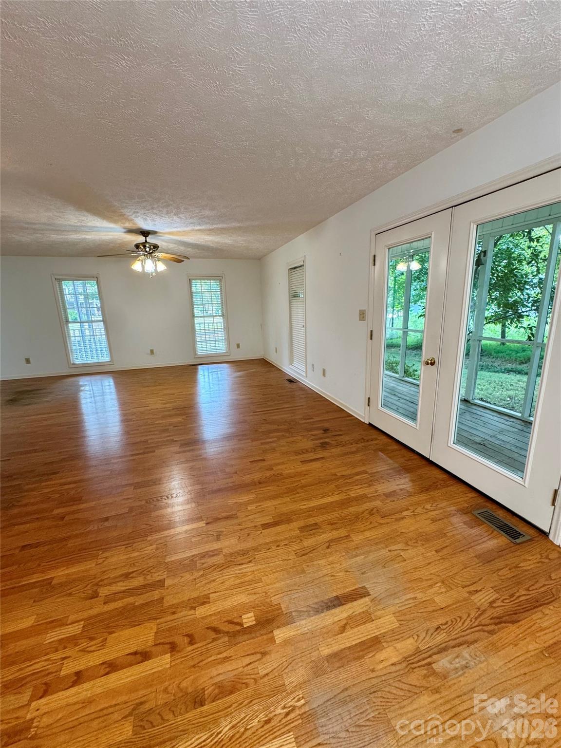 142 harbor point Drive 31