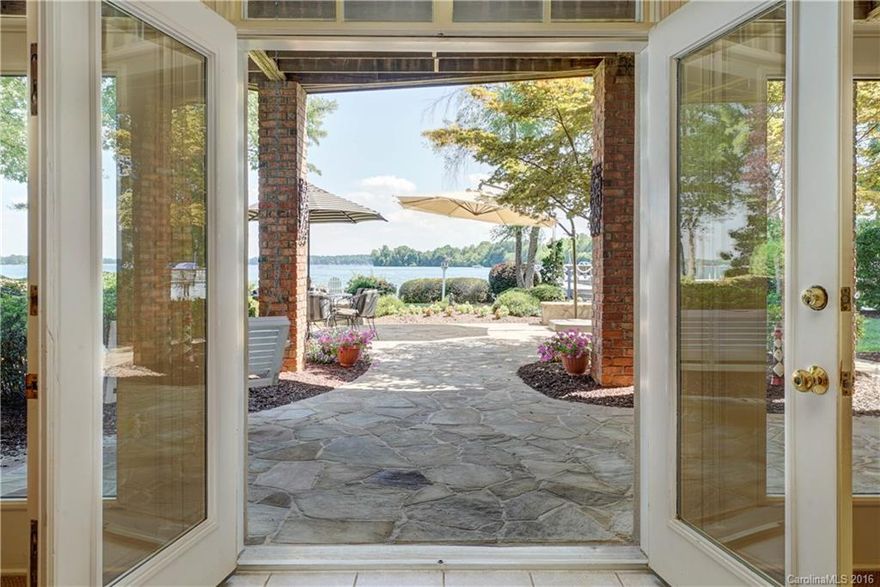 Fabulous views of LKN from every room in house. Situated on perfect lot, 3 level warm & inviting Simonini home is sure to impress. Mstr on main plus 3 addl spacious bedrooms. Enormous,unfinished bonus on 2nd level, lots of walk-in storage, private bath off rear patio, lower boasts perfect office suite w custom built-ins,ideal for guests/entertaining. 149' of shoreline, seawall, composite deck, private dock. Beautiful flagstone patio,paver drive & private cul-de-sac location. Lovingly maintained!