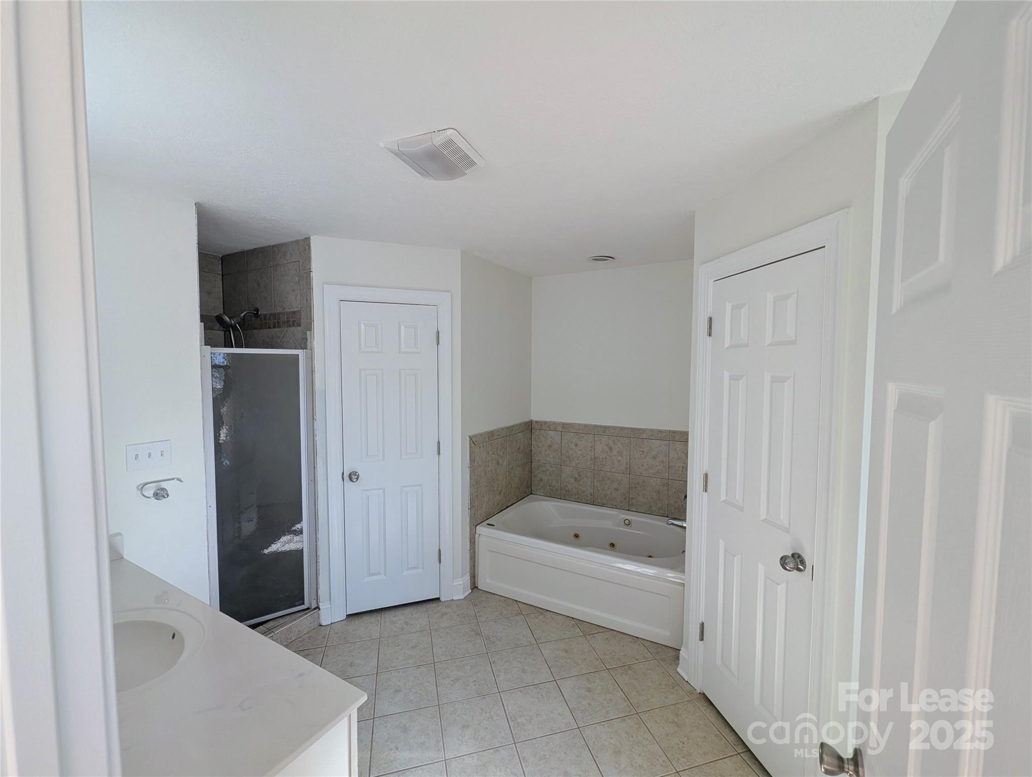 FLYING V ACRES - Residential Lease