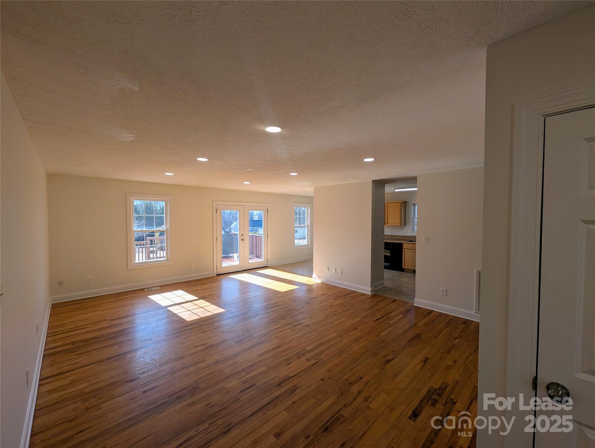 FLYING V ACRES - Residential Lease