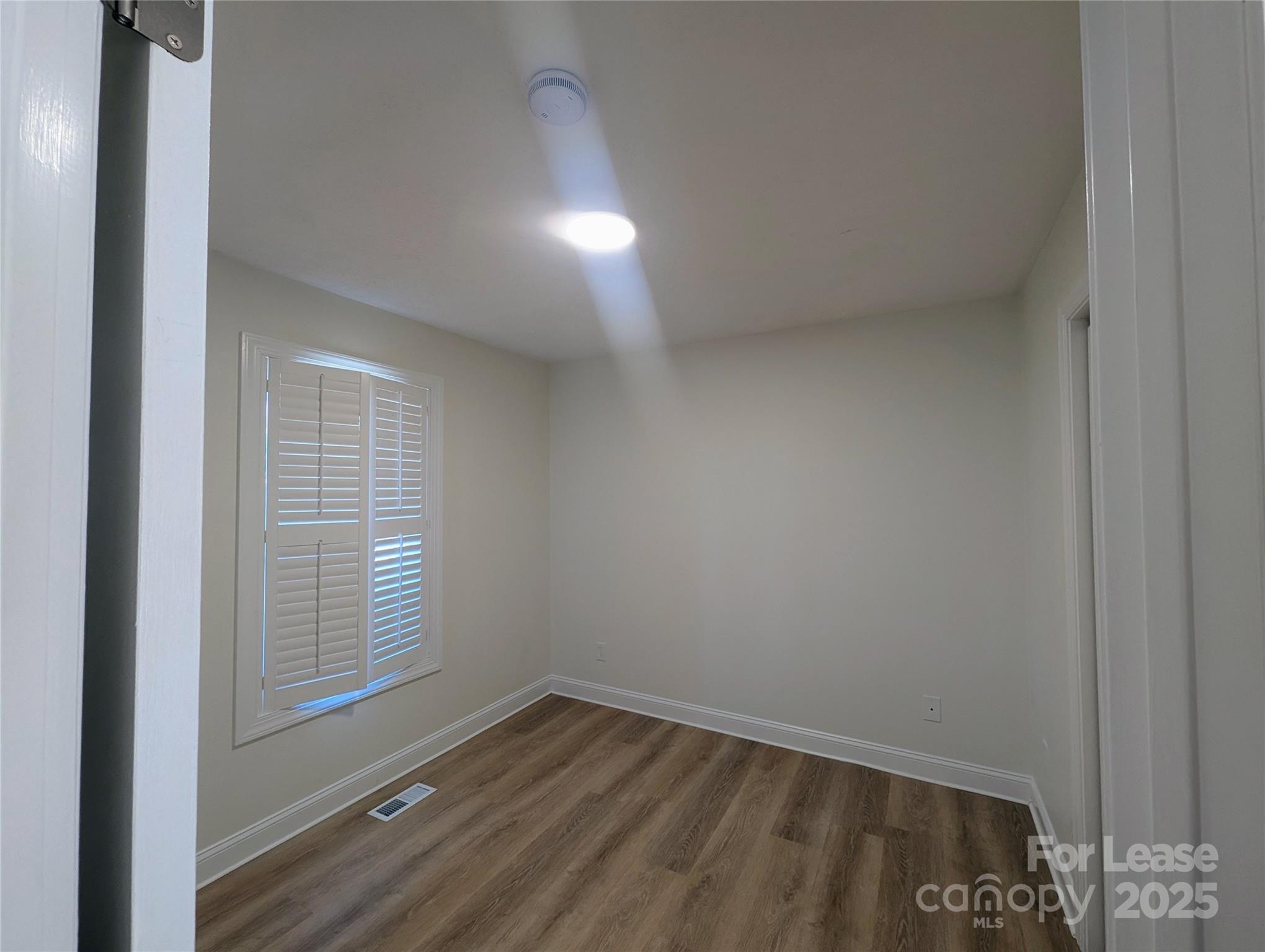 FLYING V ACRES - Residential Lease