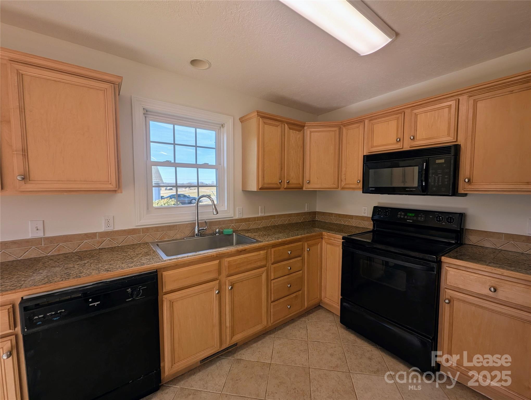 FLYING V ACRES - Residential Lease