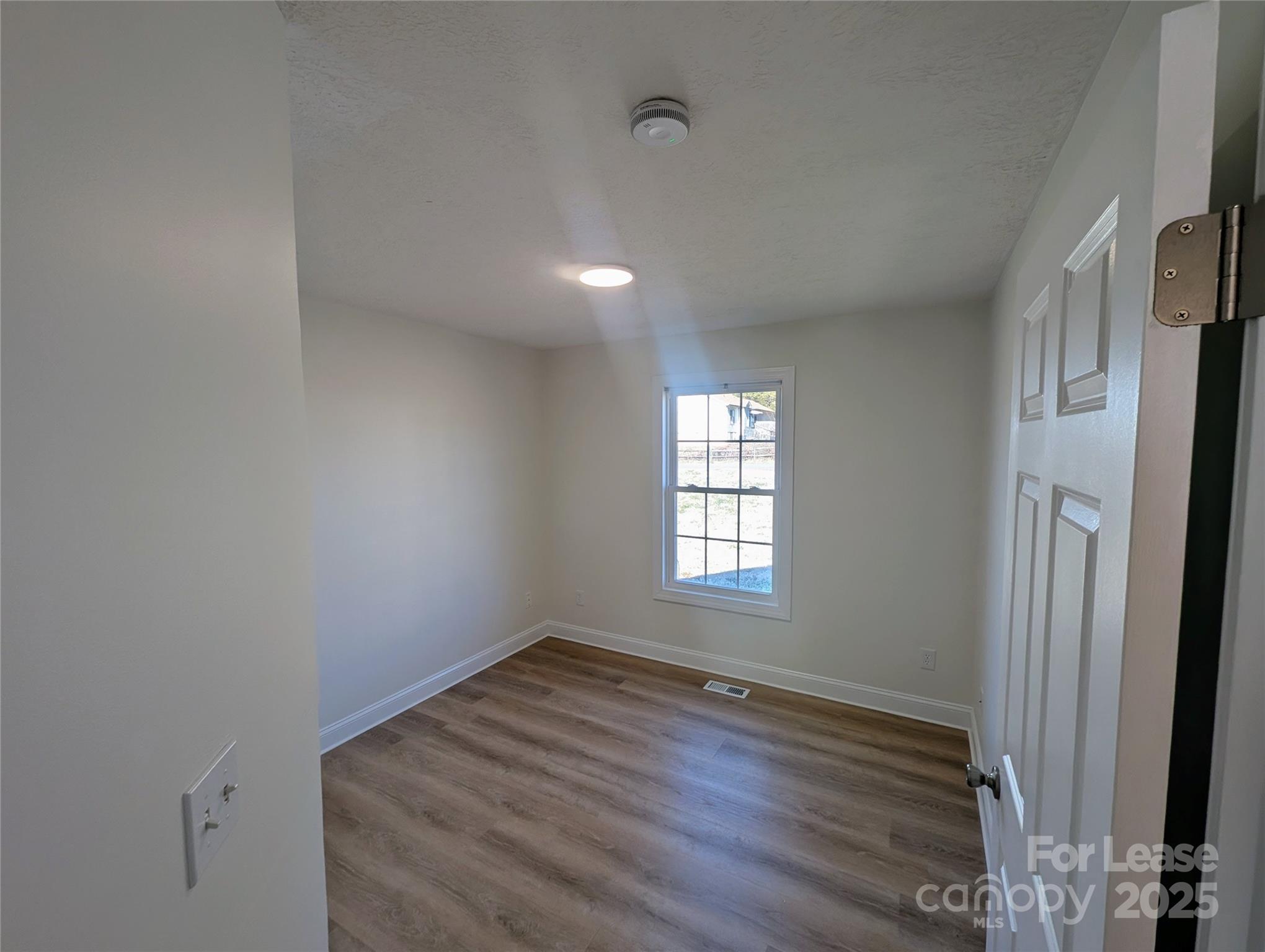 FLYING V ACRES - Residential Lease