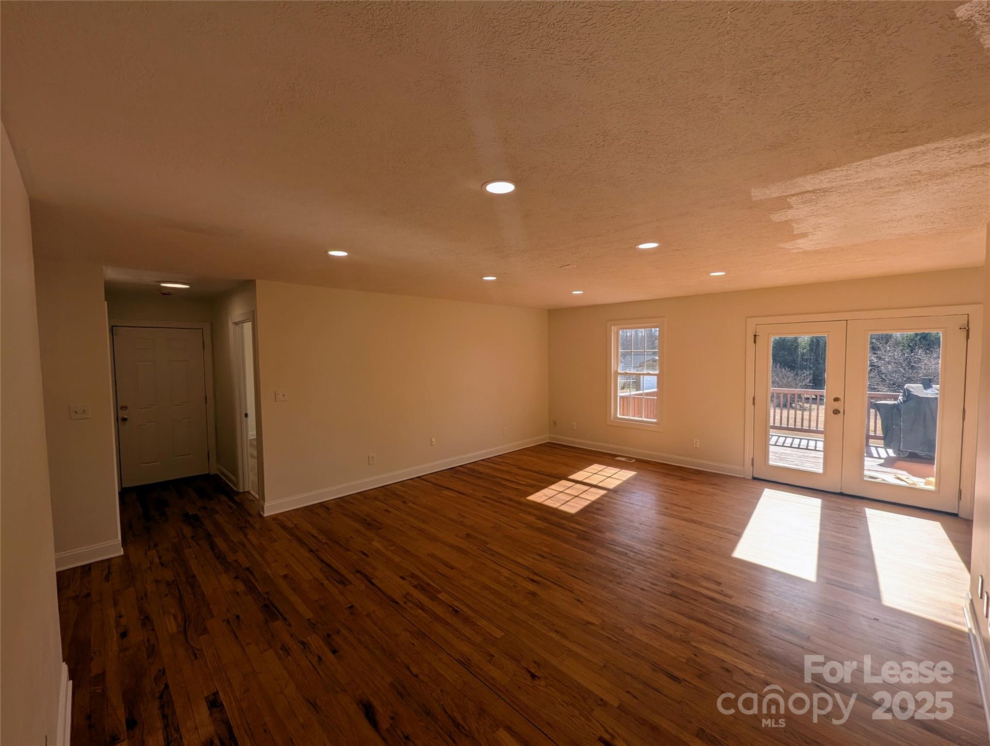 FLYING V ACRES - Residential Lease