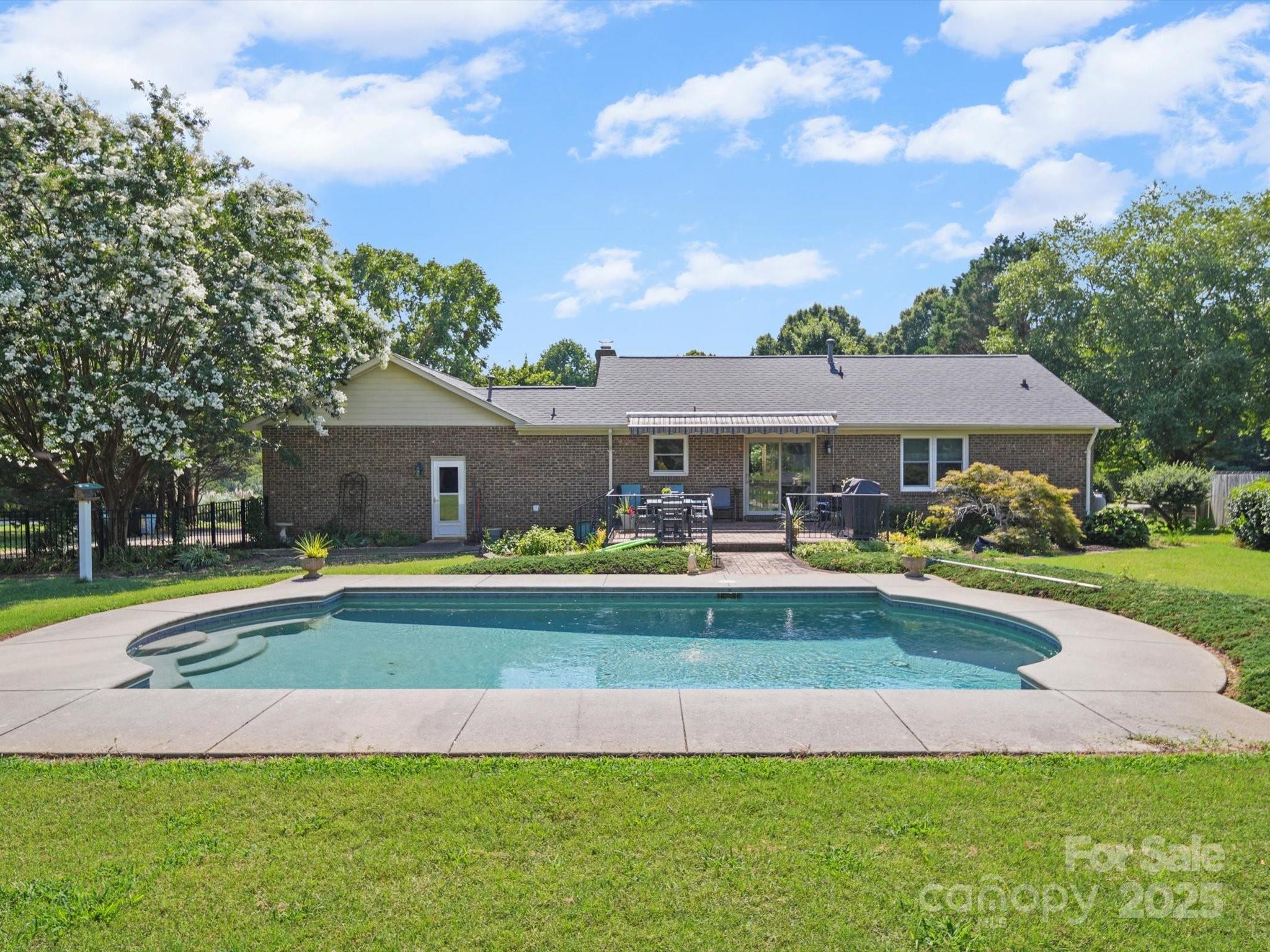 2621 Foxworth Drive