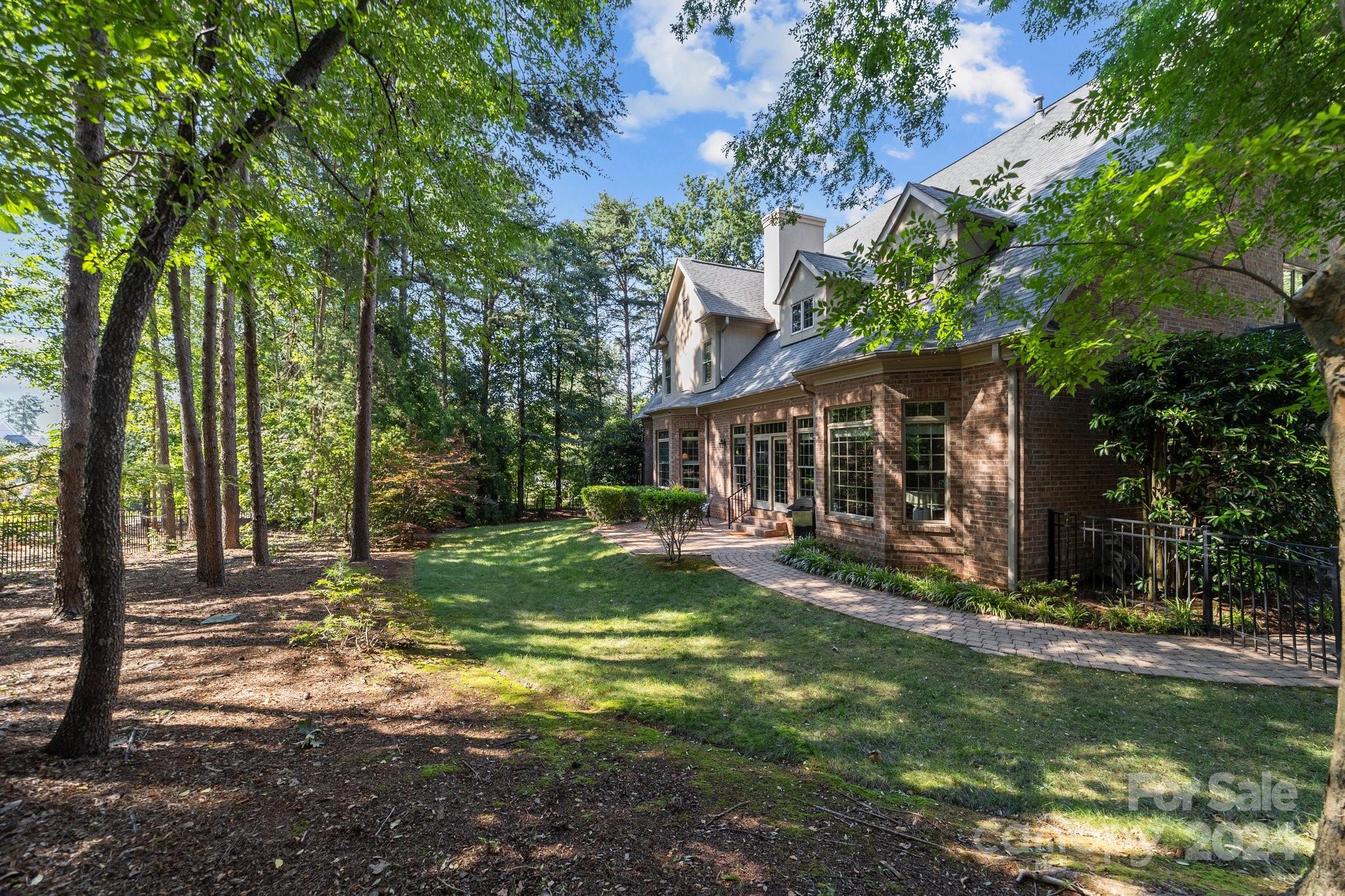 The Peninsula - Residential