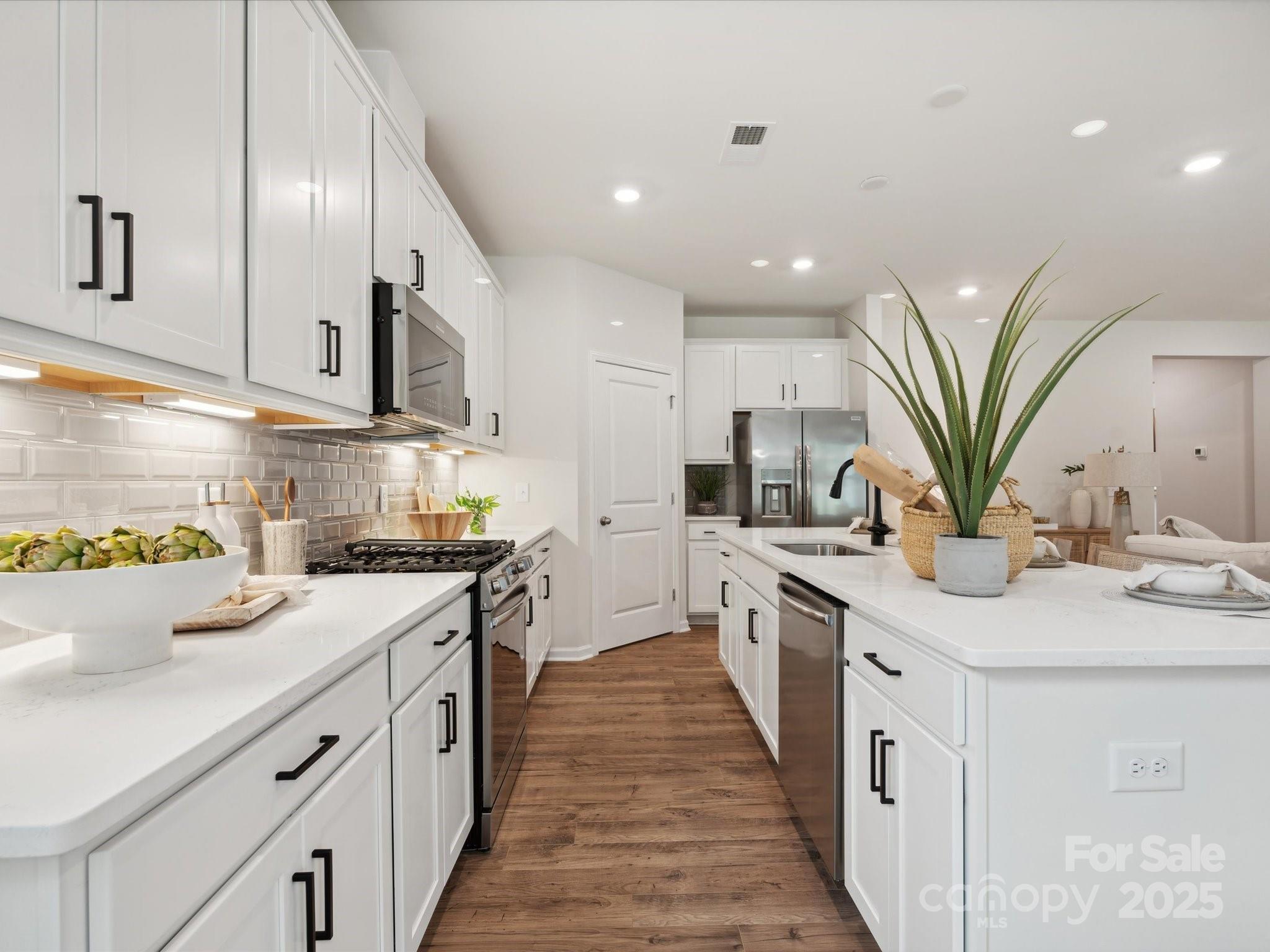 1052 Mapletree Lane