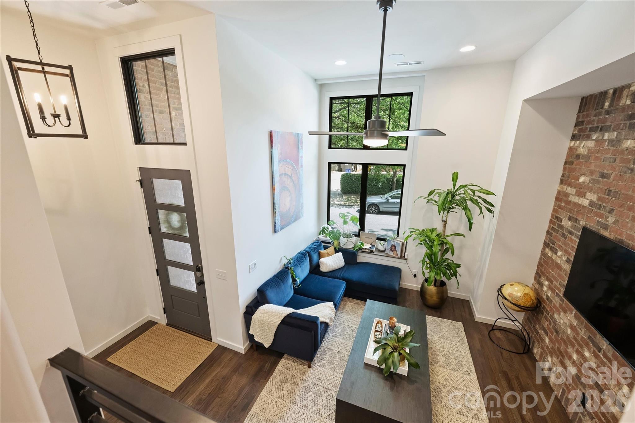 416 E 33rd Street