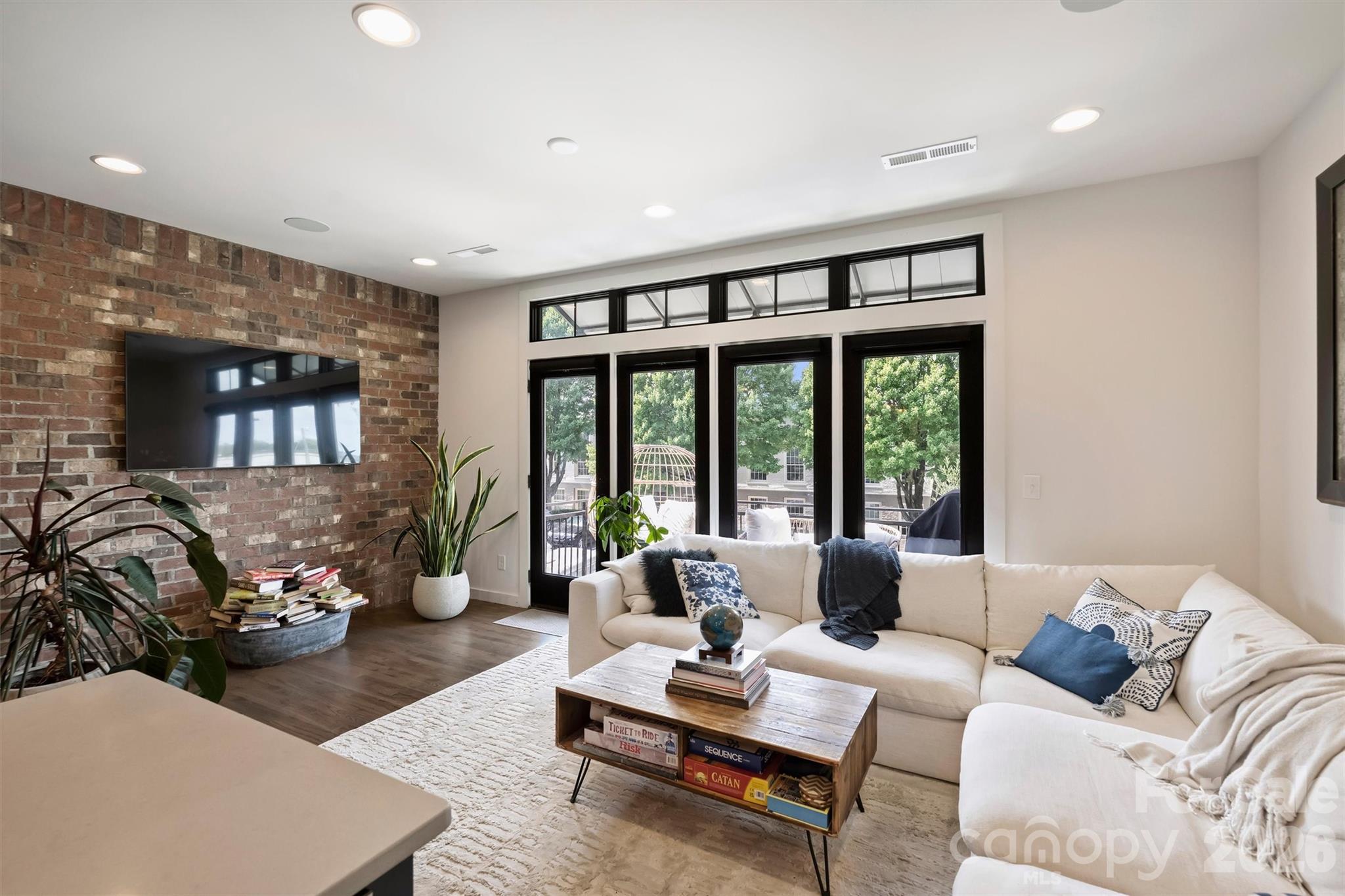 416 E 33rd Street