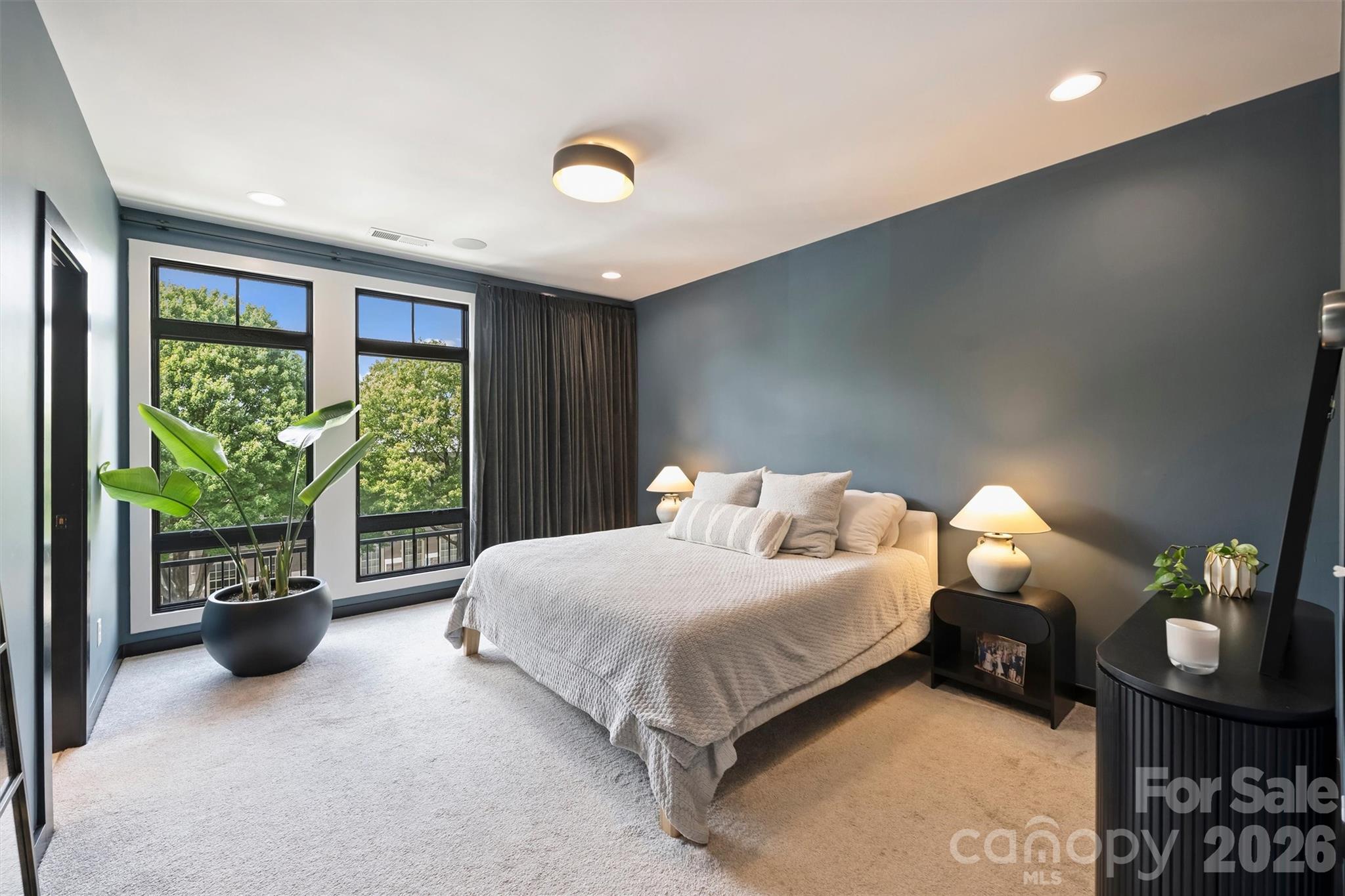 416 E 33rd Street