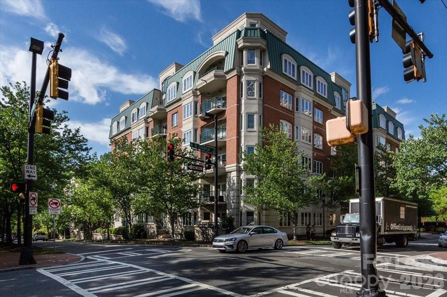Turnkey corporate-furnished rental offering a stunning 2 bedroom, 2 bath layout overlooking the charming courtyard and historic Fourth Ward. Enjoy effortless walkability to everything Uptown has to offer including but not limited to fine dining, shopping, entertainment, sports venues, and theatre. Includes on-site storage and two dedicated parking spaces for ultimate convenience.  *** Can be leased UNFURNISHED $2,950***