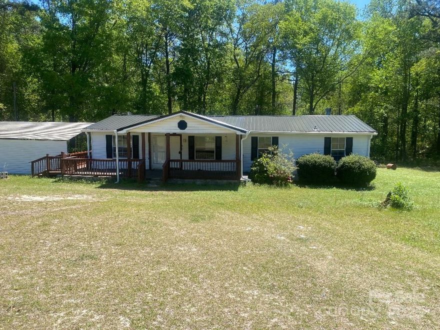 Spacious 2100 sq ft home on 2 acres of land. It has three bedrooms, two bathrooms, and a bonus room that was added. Property can hold two mobile homes. Great for investing.
