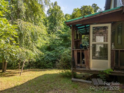 A home in Saluda