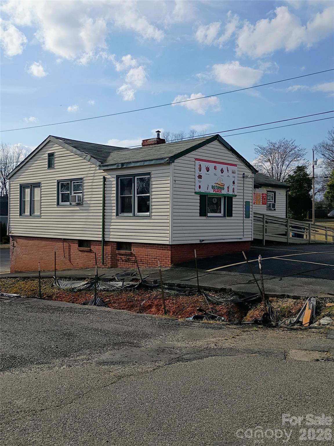 632,644,652 S Broadway Street