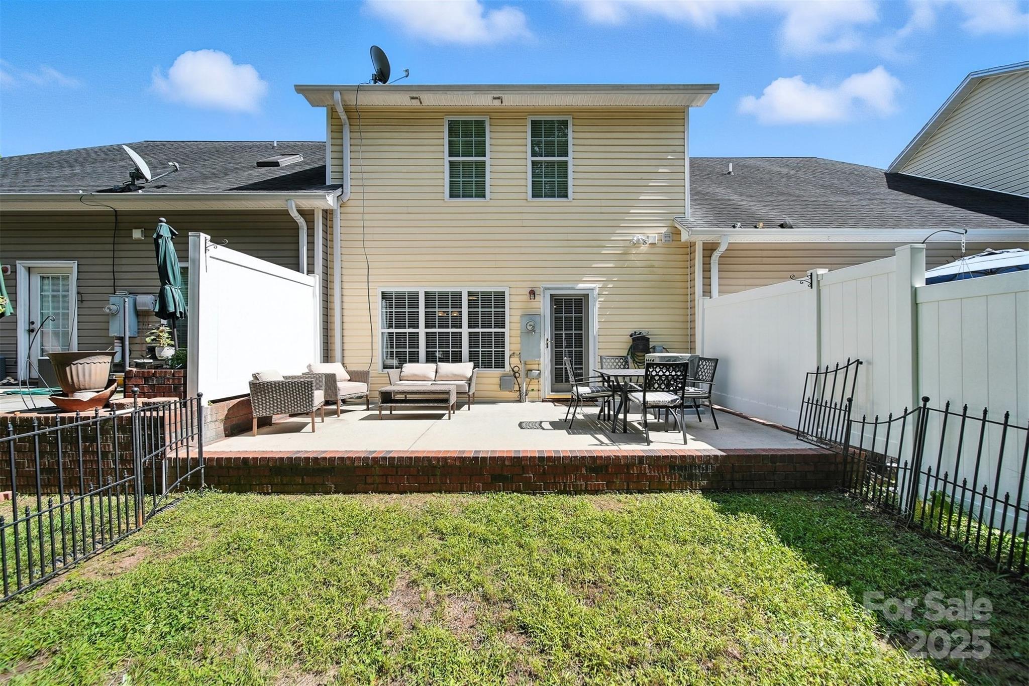 Braxton Gate Townhomes - Residential