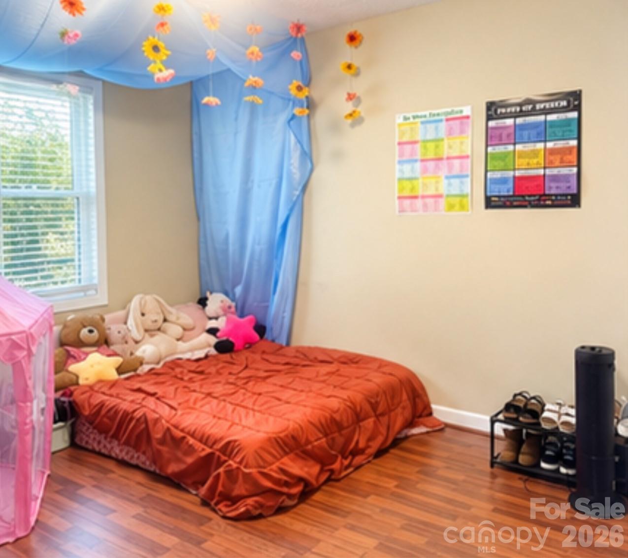 1117 Surry Lane