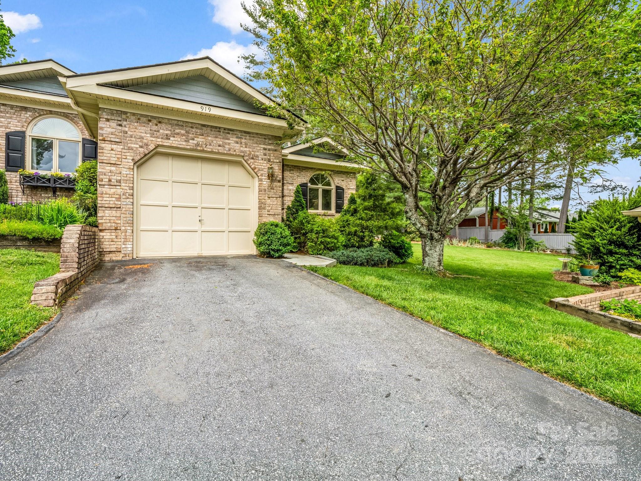 919 Kanuga Road