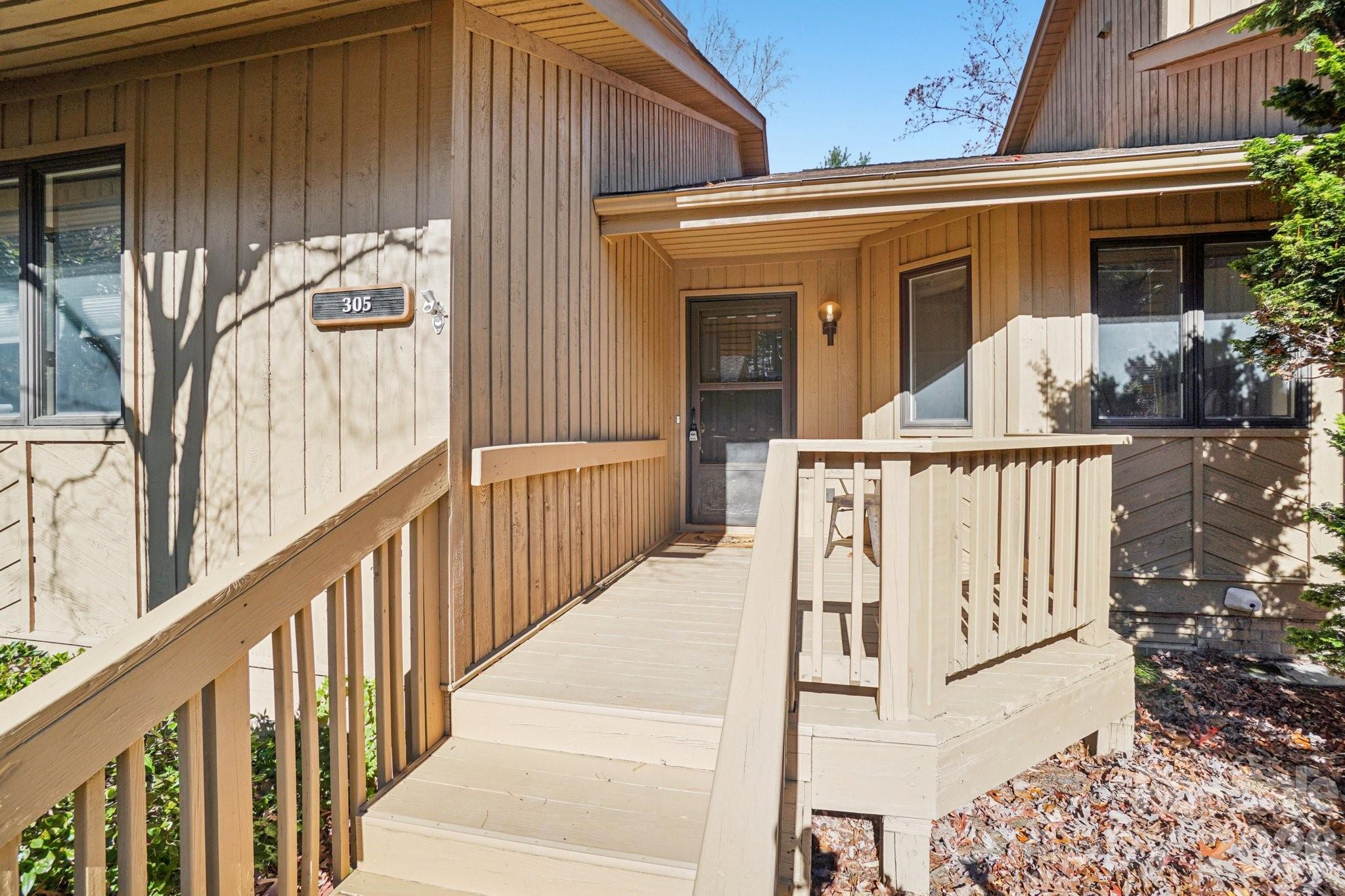 305 N Scarlet Oak Lane