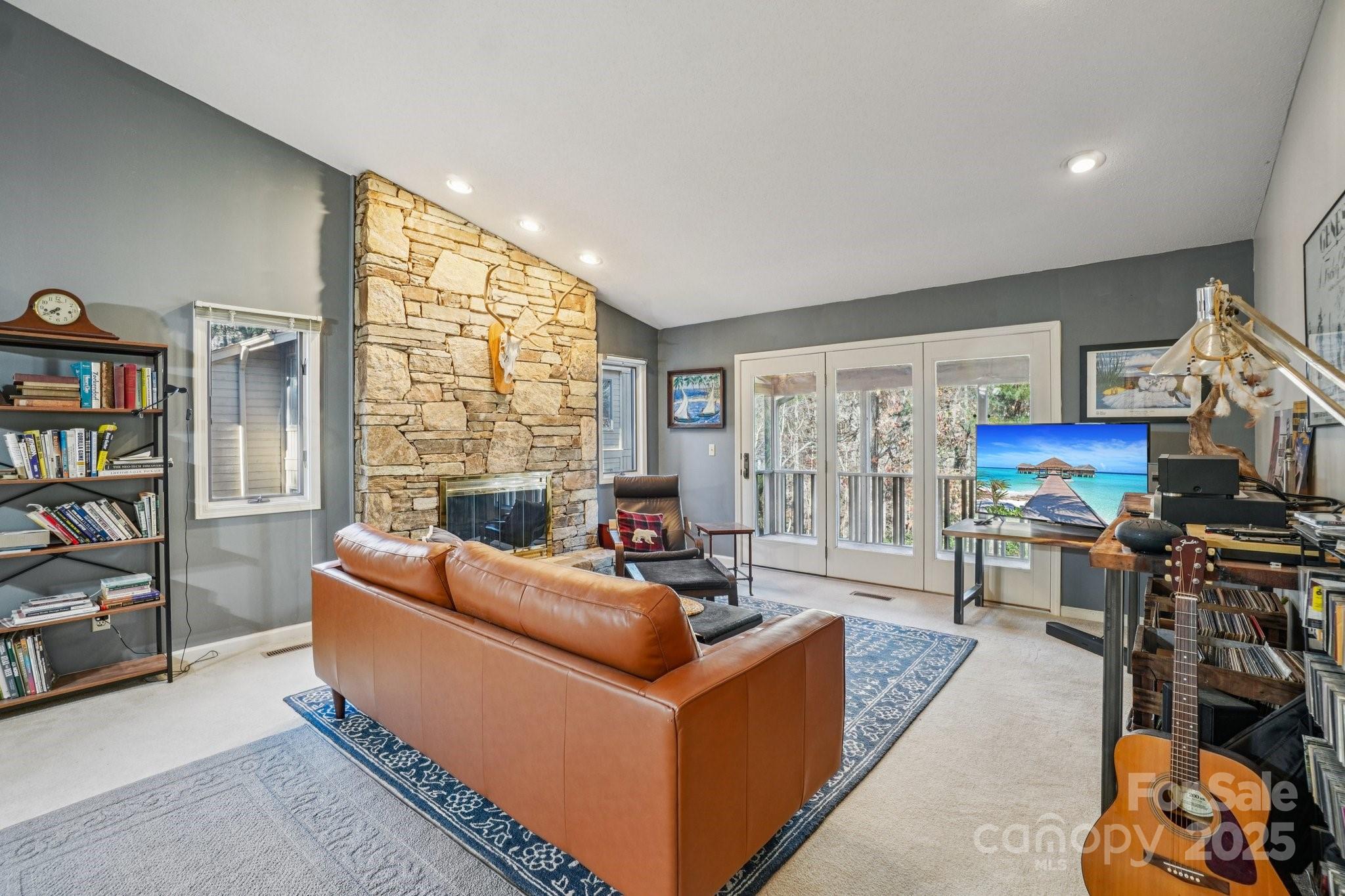 305 N Scarlet Oak Lane