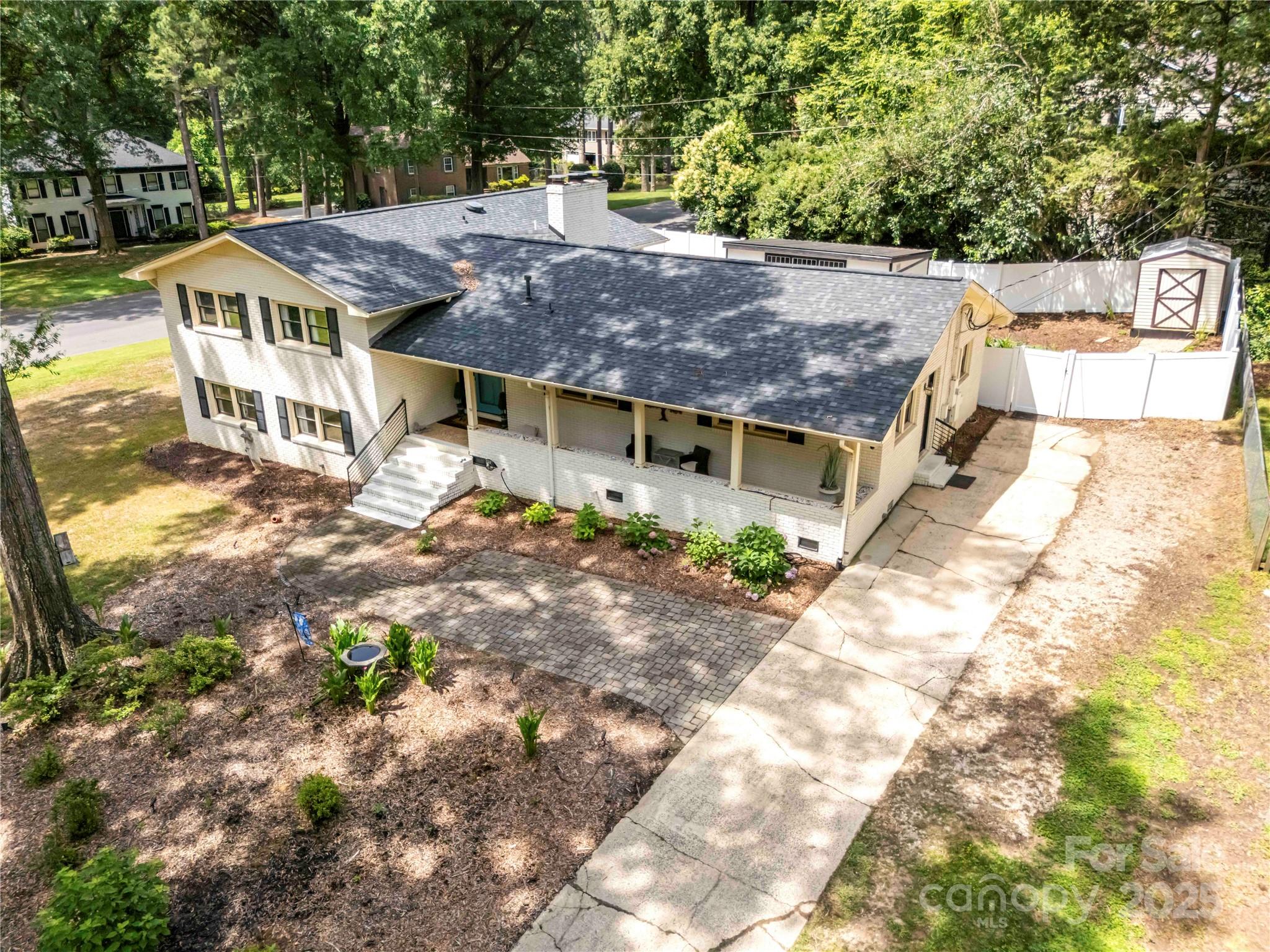 1505 Clarendon Place