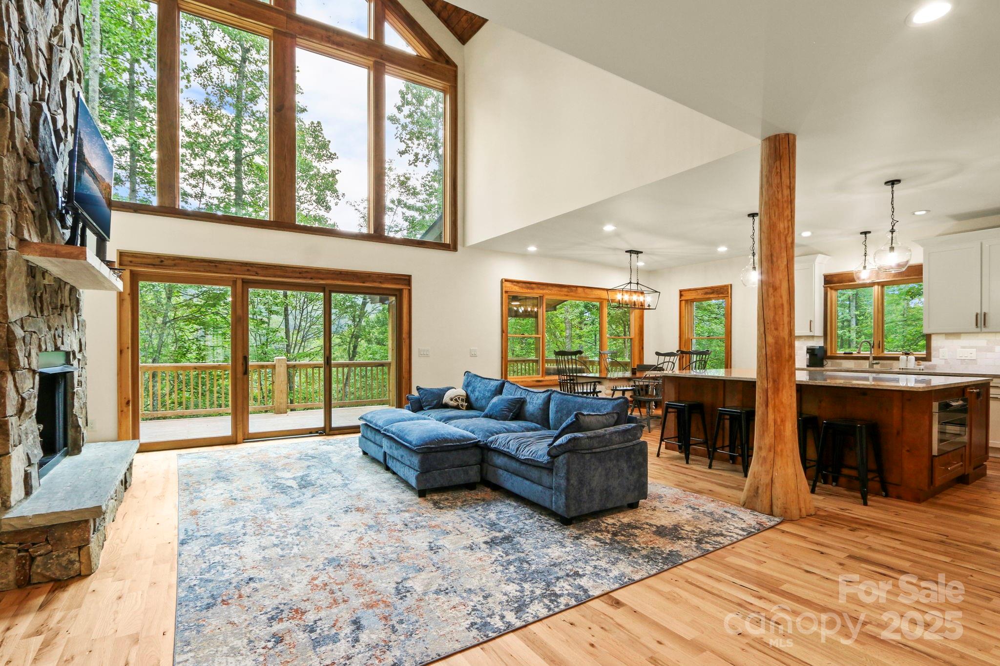 Blowing Rock, North Carolina 28605, United States, 4 Bedrooms Bedrooms, ,6 BathroomsBathrooms,Residential,Active,15222