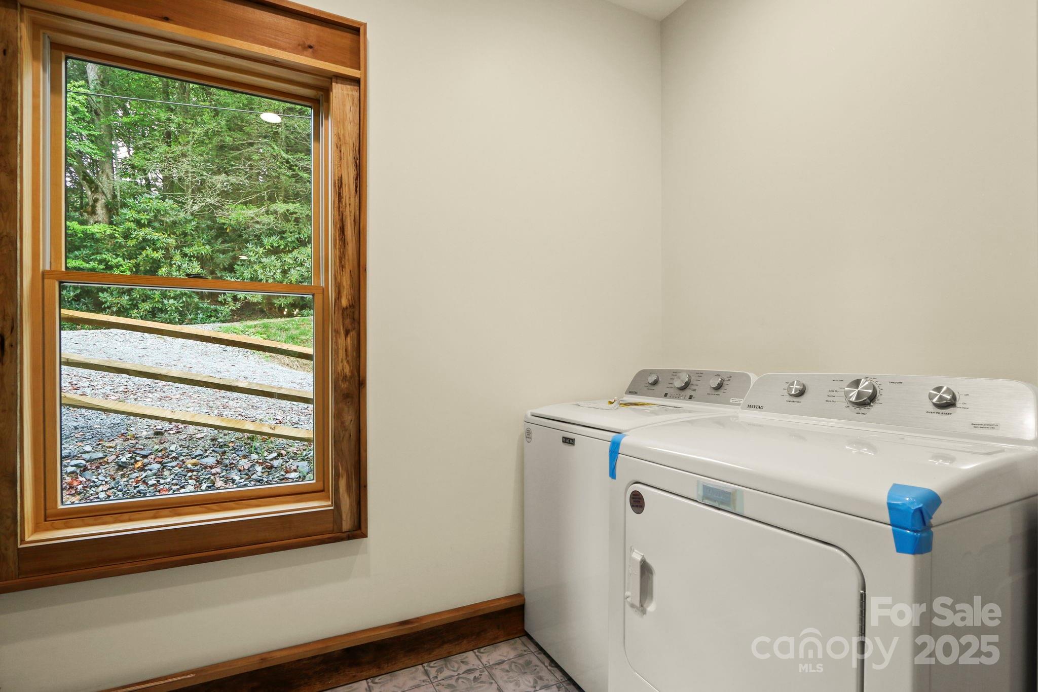 Blowing Rock, North Carolina 28605, United States, 4 Bedrooms Bedrooms, ,6 BathroomsBathrooms,Residential,Active,15222