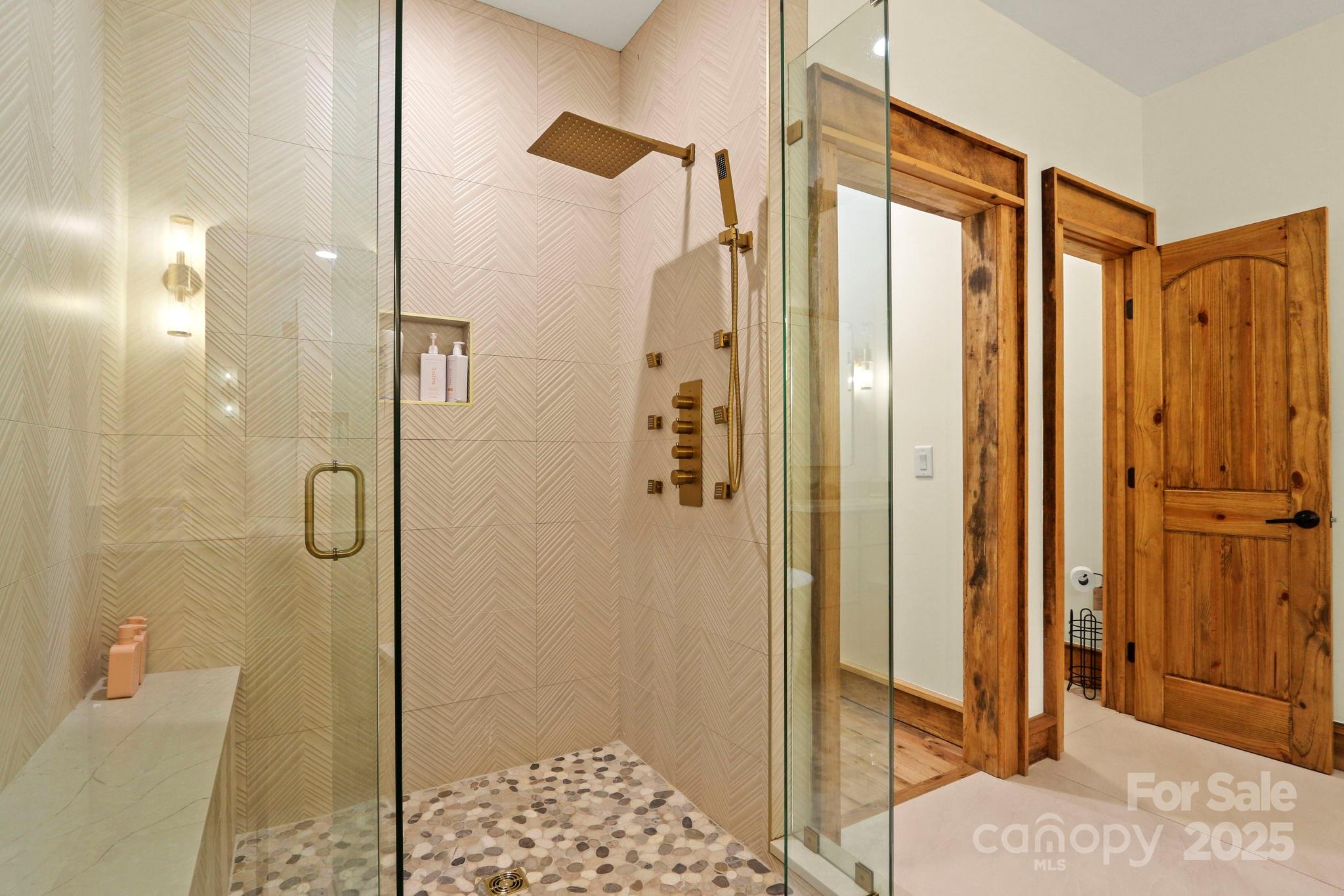 Blowing Rock, North Carolina 28605, United States, 4 Bedrooms Bedrooms, ,6 BathroomsBathrooms,Residential,Active,15222