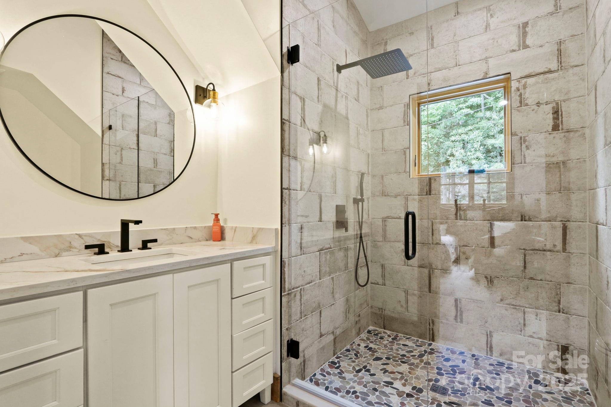 Blowing Rock, North Carolina 28605, United States, 4 Bedrooms Bedrooms, ,6 BathroomsBathrooms,Residential,Active,15222