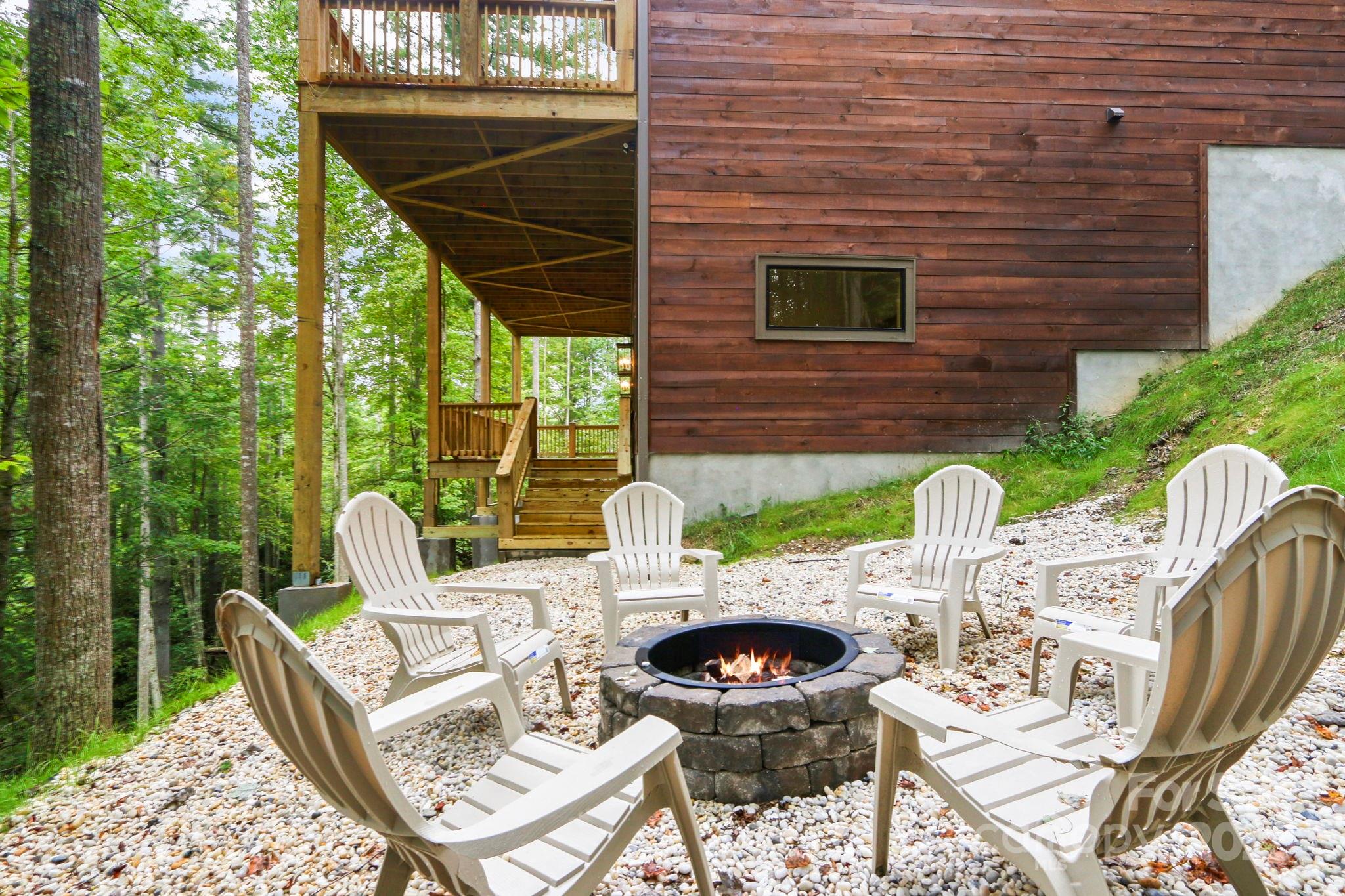 Blowing Rock, North Carolina 28605, United States, 4 Bedrooms Bedrooms, ,6 BathroomsBathrooms,Residential,Active,15222