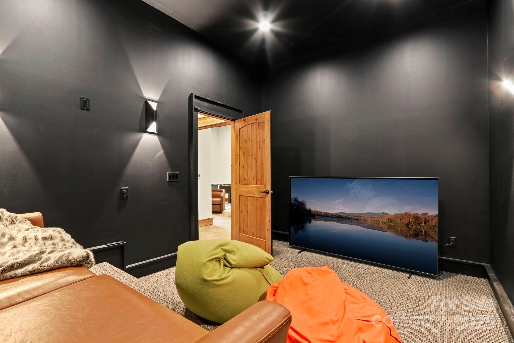 Blowing Rock, North Carolina 28605, United States, 4 Bedrooms Bedrooms, ,6 BathroomsBathrooms,Residential,Active,15222