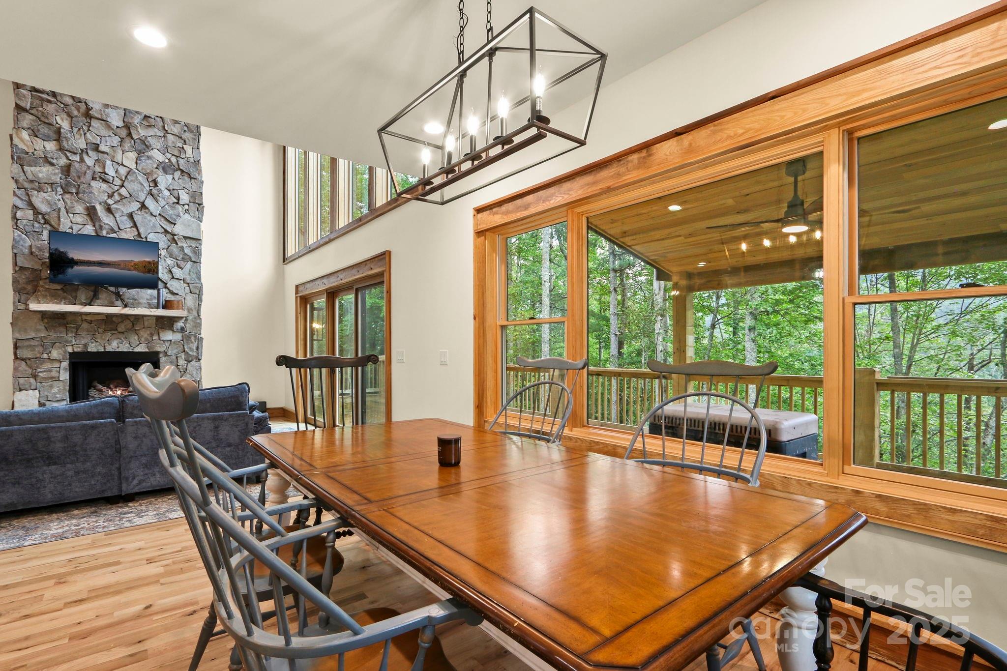 Blowing Rock, North Carolina 28605, United States, 4 Bedrooms Bedrooms, ,6 BathroomsBathrooms,Residential,Active,15222