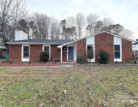 Photo of 6401 Round Hill Road, Charlotte, NC 28211 (MLS # 4326596)