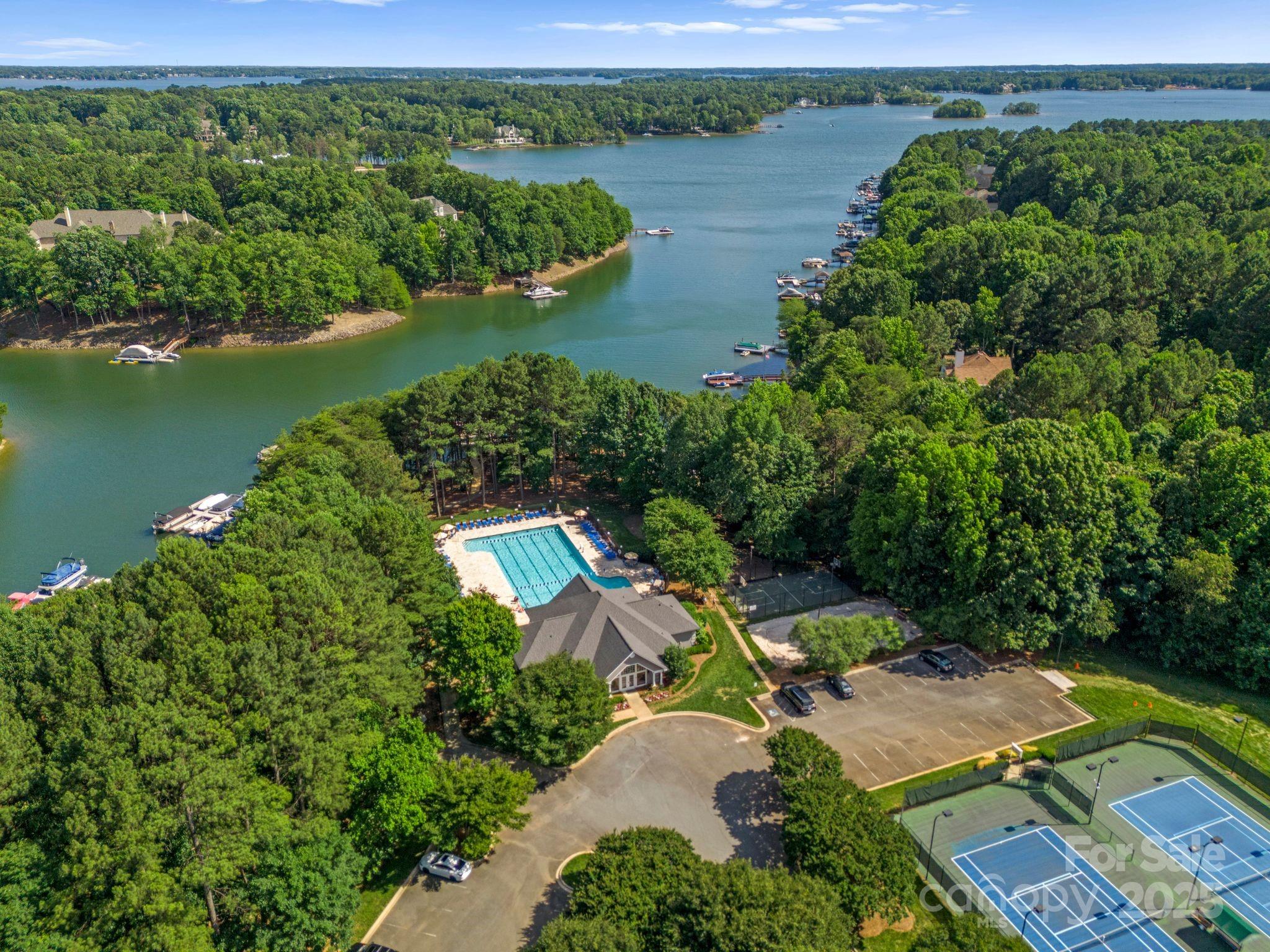 The Harbour At The Pointe - Residential