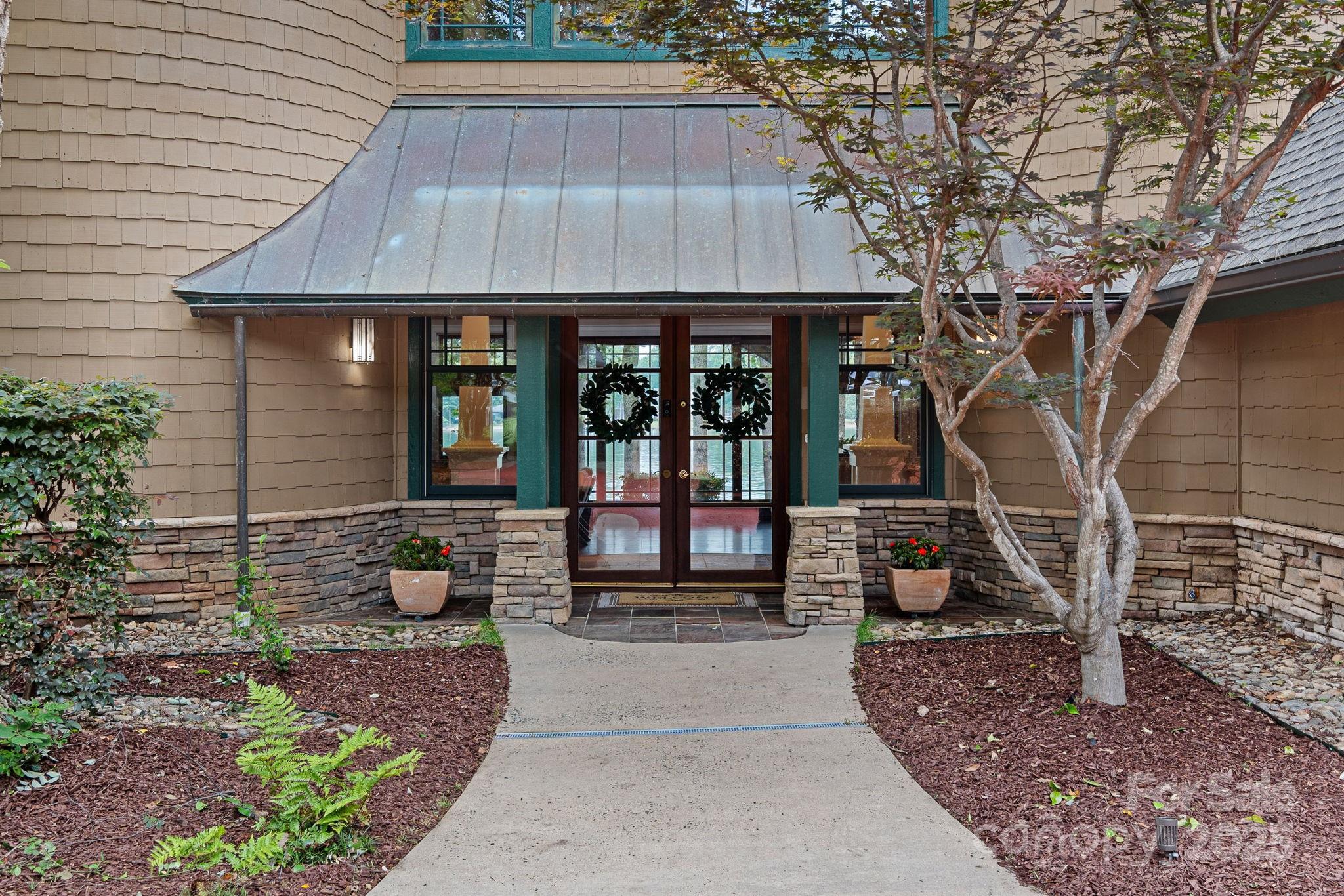 145 Hunters Pointe Lane