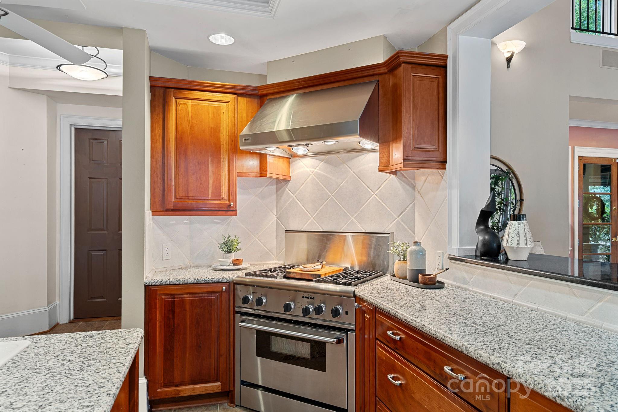 The Harbour At The Pointe - Residential