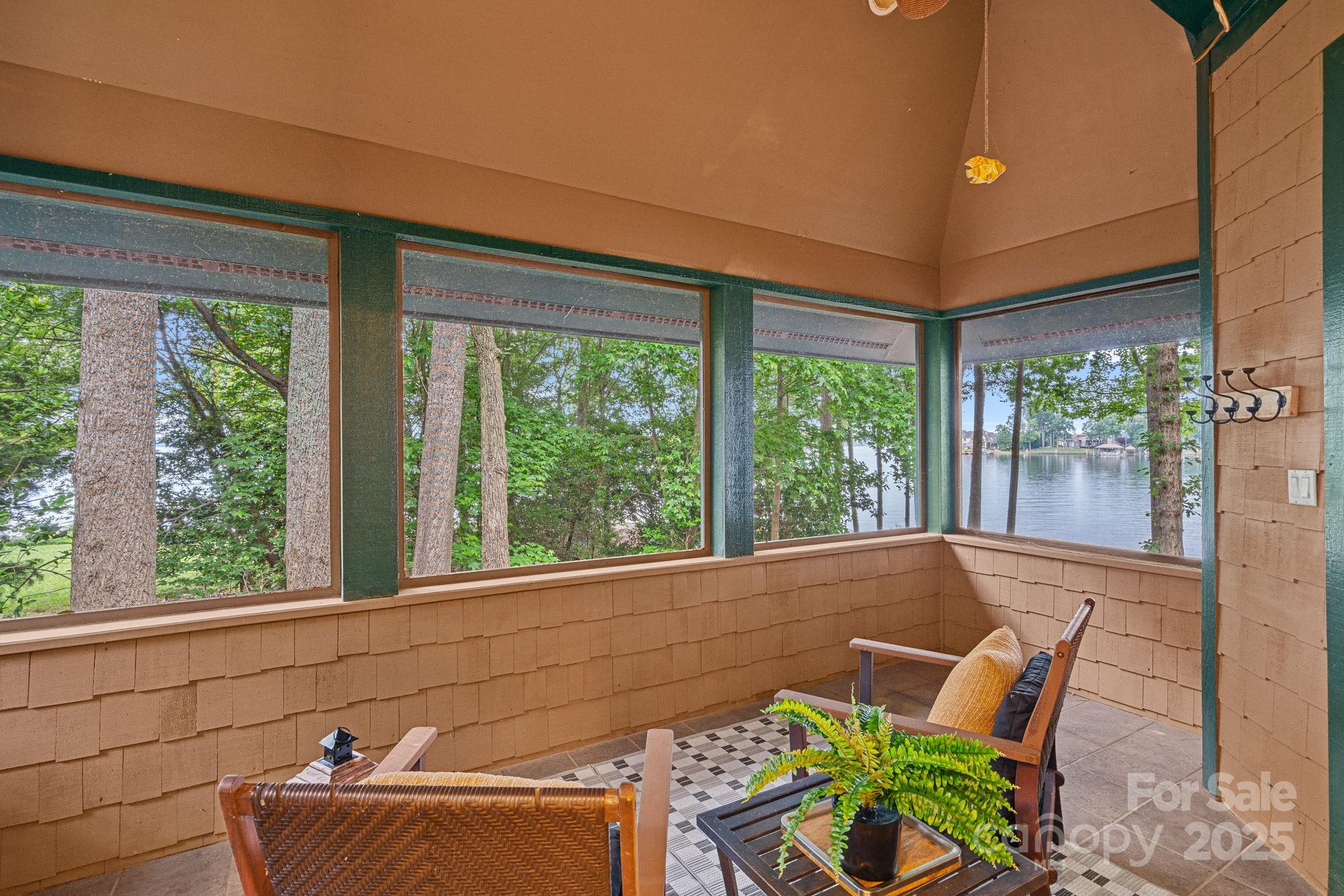 The Harbour At The Pointe - Residential