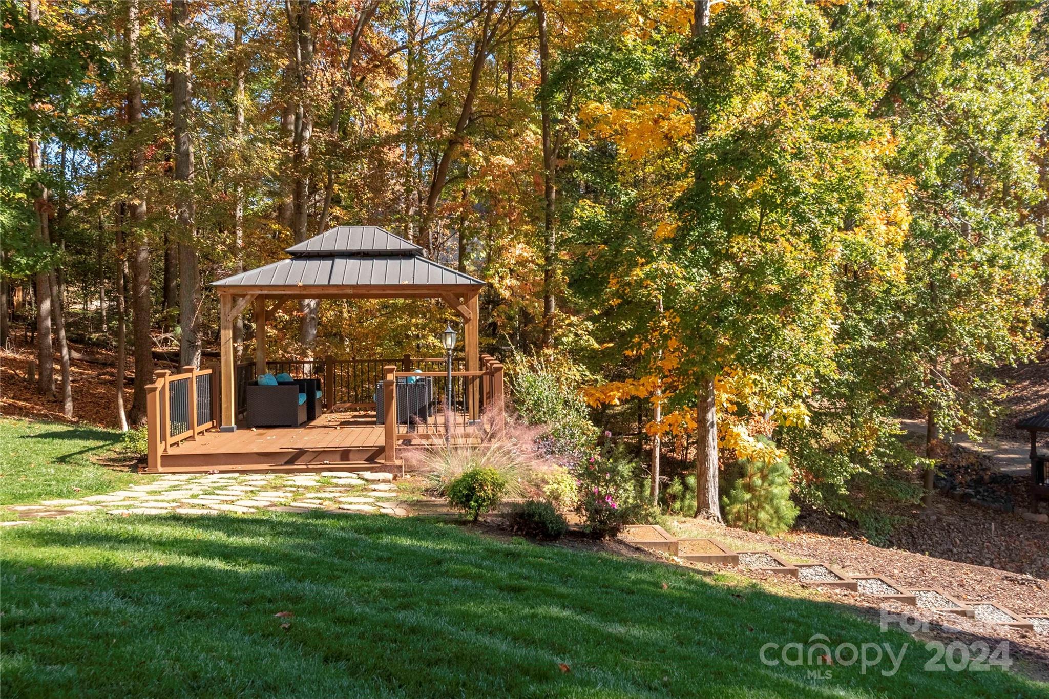 Lakepointe South - Residential