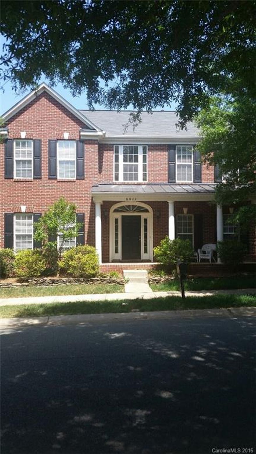 Great home close to shopping, restaurants etc... Open floor plan with kitchen that opens up to living area. All bedrooms located upstairs with lots of closet space. Built in bookshelves in one room would make fantastic office. Fenced backyard.