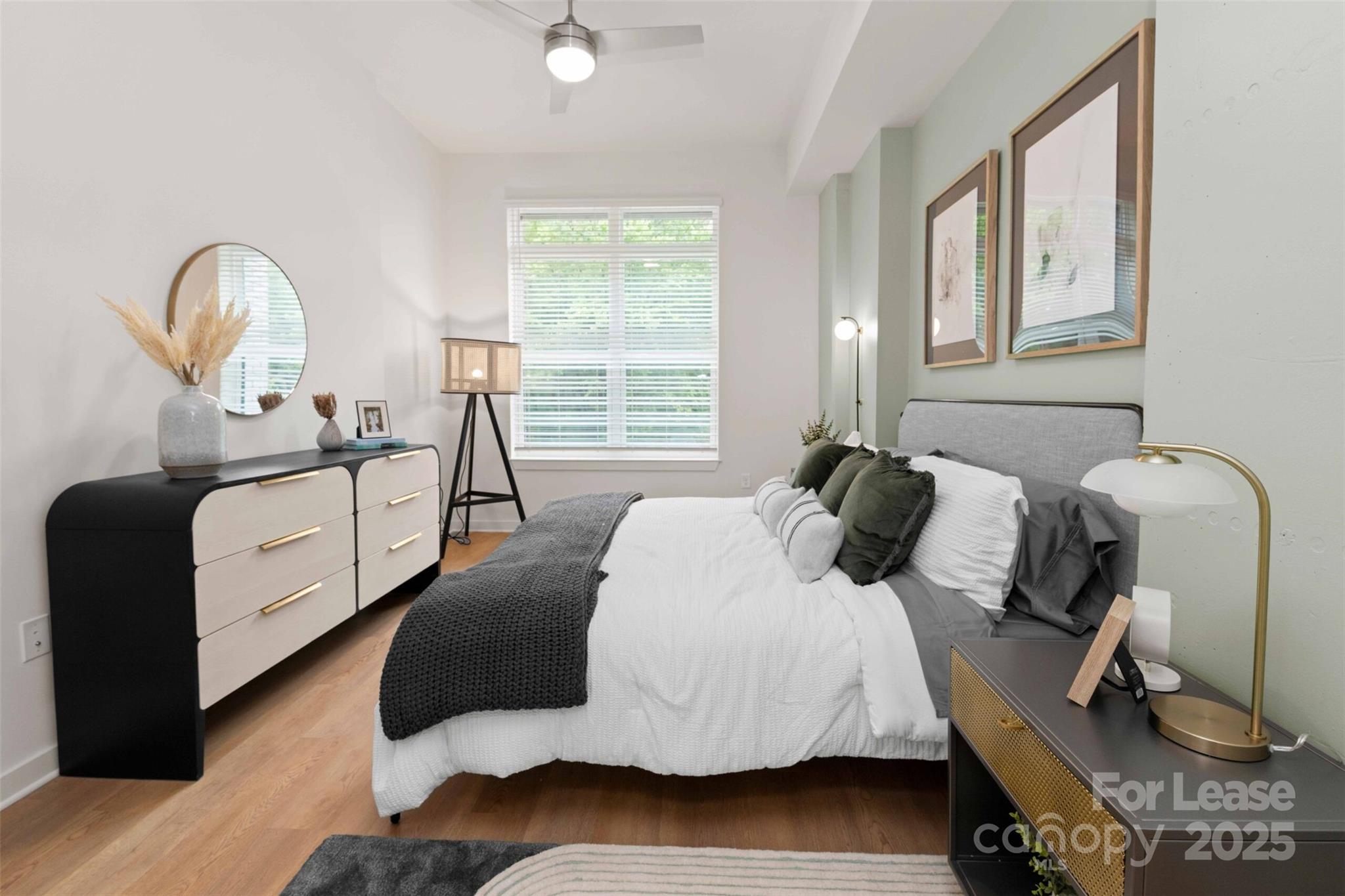 Charlotte, North Carolina 28209, United States, 2 Bedrooms Bedrooms, ,2 BathroomsBathrooms,Residential,Active,5342