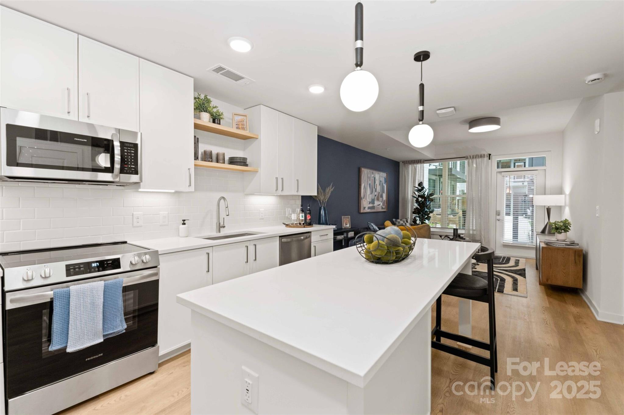 Charlotte, North Carolina 28209, United States, 2 Bedrooms Bedrooms, ,2 BathroomsBathrooms,Residential,Active,5342