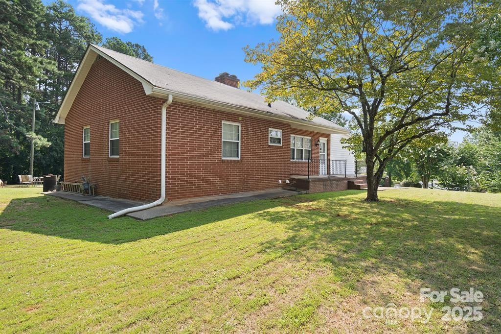 1916 W Jake Alexander Boulevard W