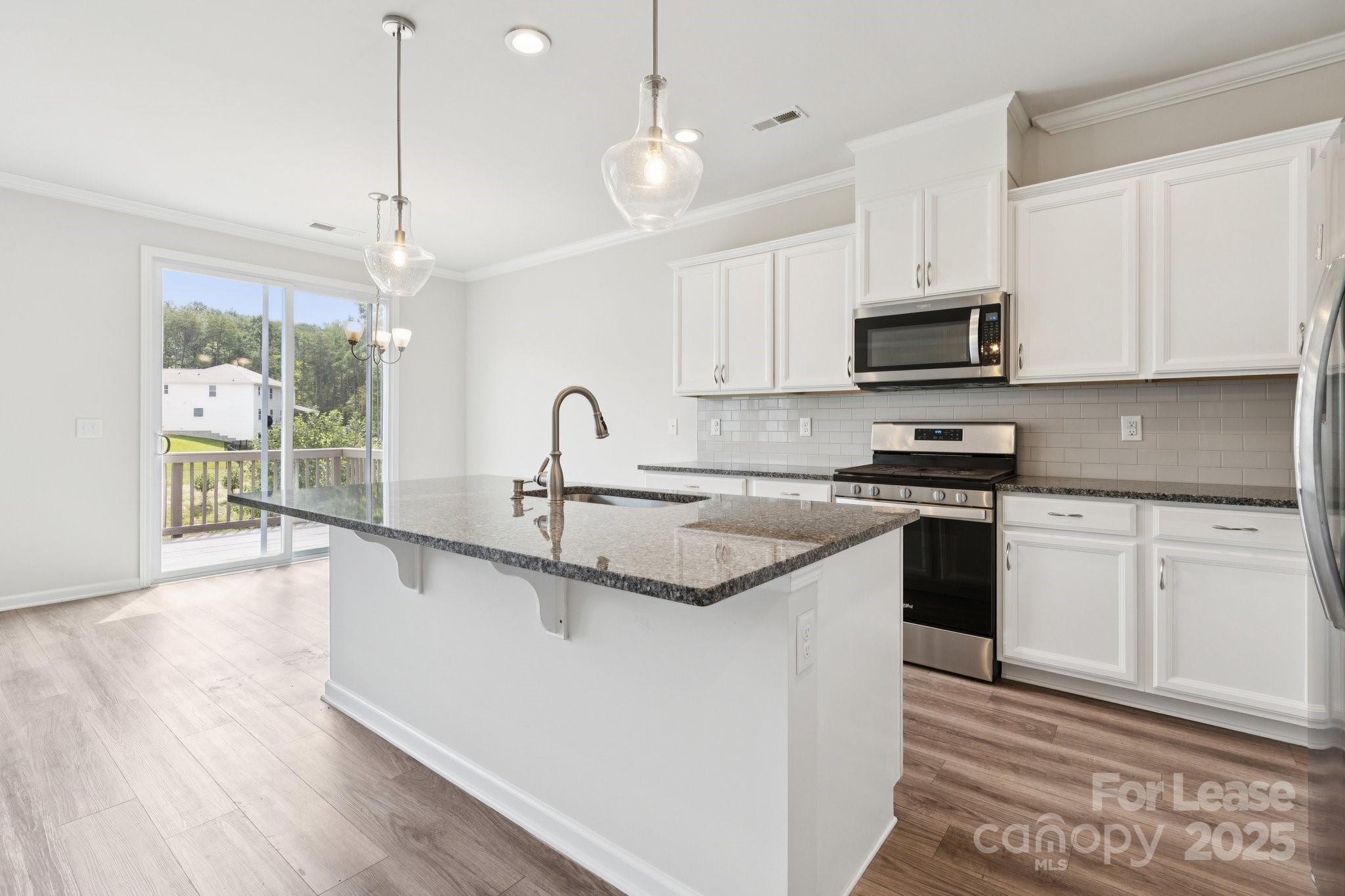 17121 Carolina Pine Row