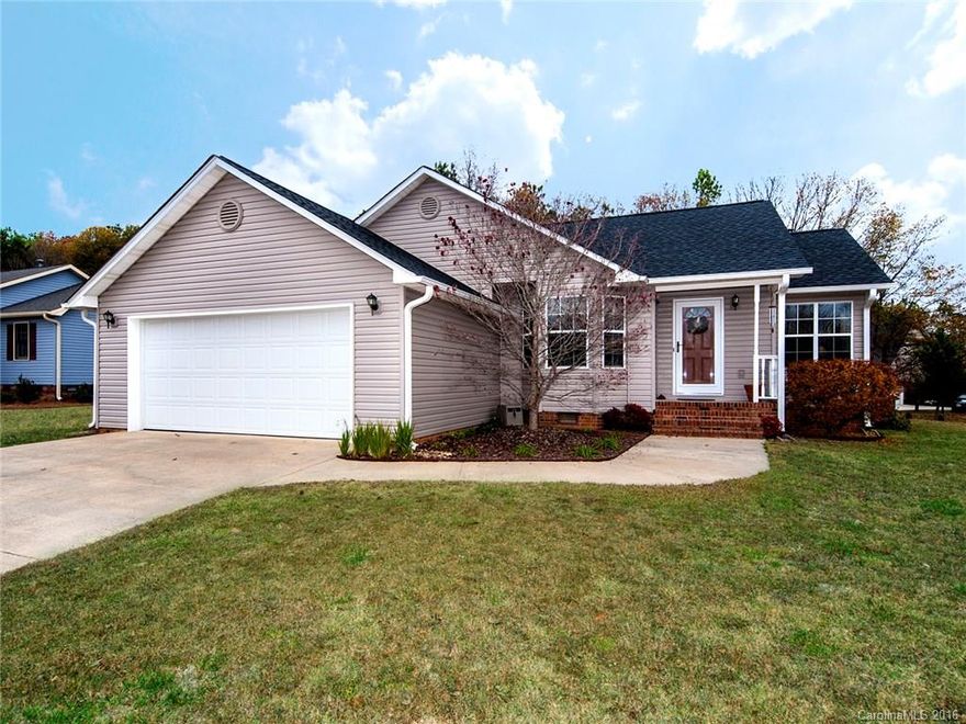 The perfect first home or for anyone looking for one-level living convenience! Ideally located, this popular neighborhood seldom offers homes for sale! Featuring new siding, roof , deck, garage door and more-including gorgeous master bath remodel, complete with frameless glass/ tile shower! Situated on over 1/2 acre lot in Ft. Mill school district. Very close to Baxter Village Town Center shopping/dining and the new Kingsley Center! Beautiful setting w/open sunny floor plan. Low York Co. taxes.