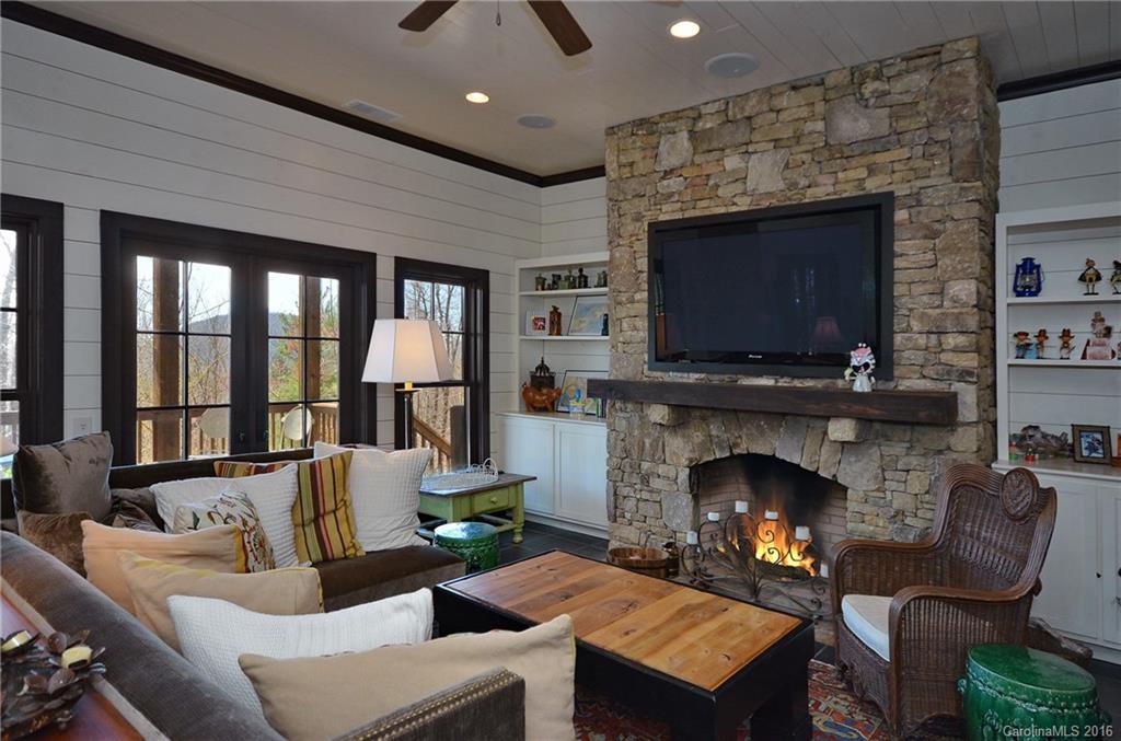 Mountaintop Golf & Lake Club - Residential