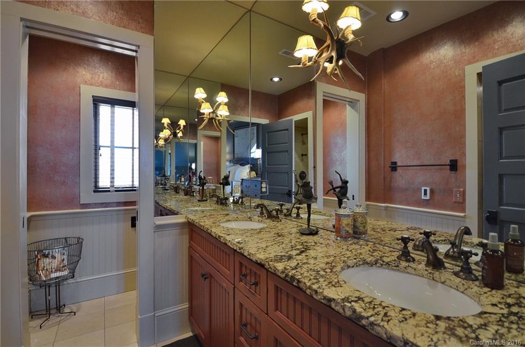 Mountaintop Golf & Lake Club - Residential