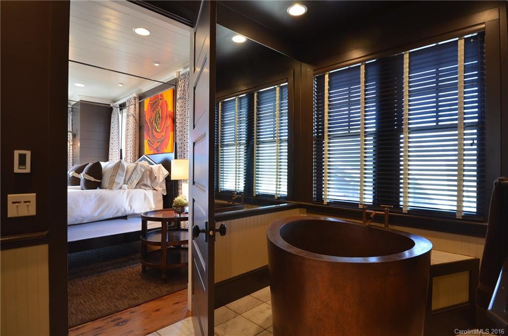 Mountaintop Golf & Lake Club - Residential