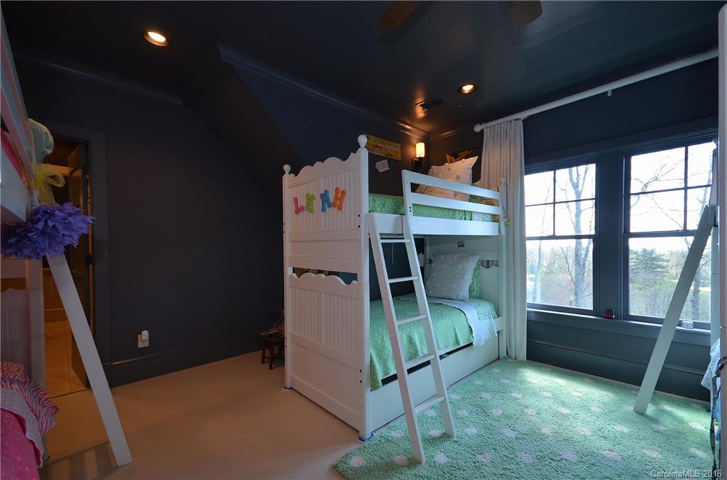 Mountaintop Golf & Lake Club - Residential