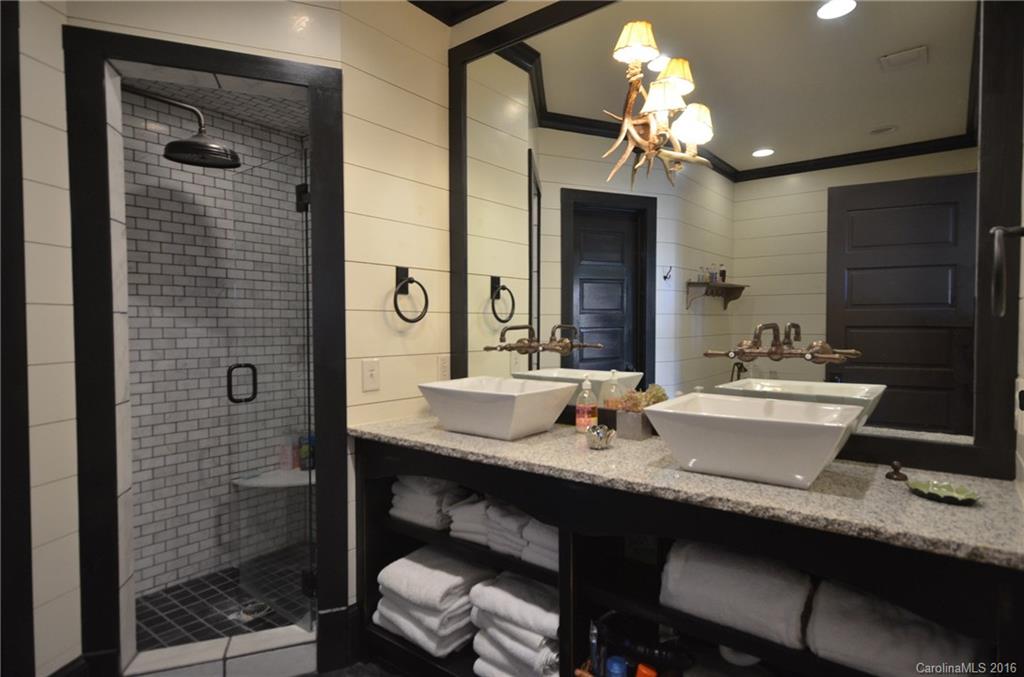 Mountaintop Golf & Lake Club - Residential